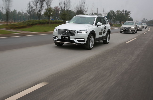 3_全新XC90让高度自动驾驶技术走进现实_调整大小