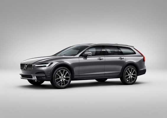 New Volvo V90 Cross Country Studio