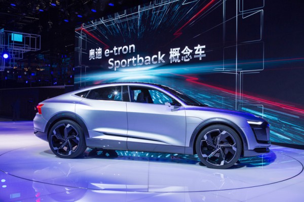 10.奥迪e-tron Sportback纯电动概念车全球首发，开启未来移动出行时代