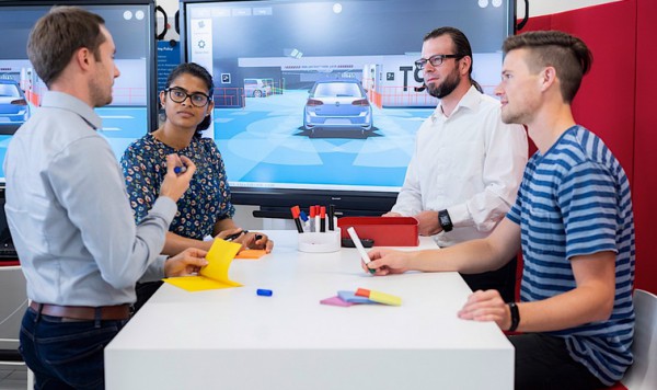 The software for the simulation of complex environments is being developed by experts from Group IT and Technical Development working together. From left: Kai Winnekens, Pooja Rangarajan, Eric Grayson und Maximilian Tegetmeier