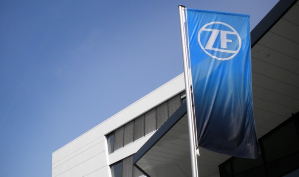 Flag with new ZF logo // Flagge mit neuem ZF-Logo