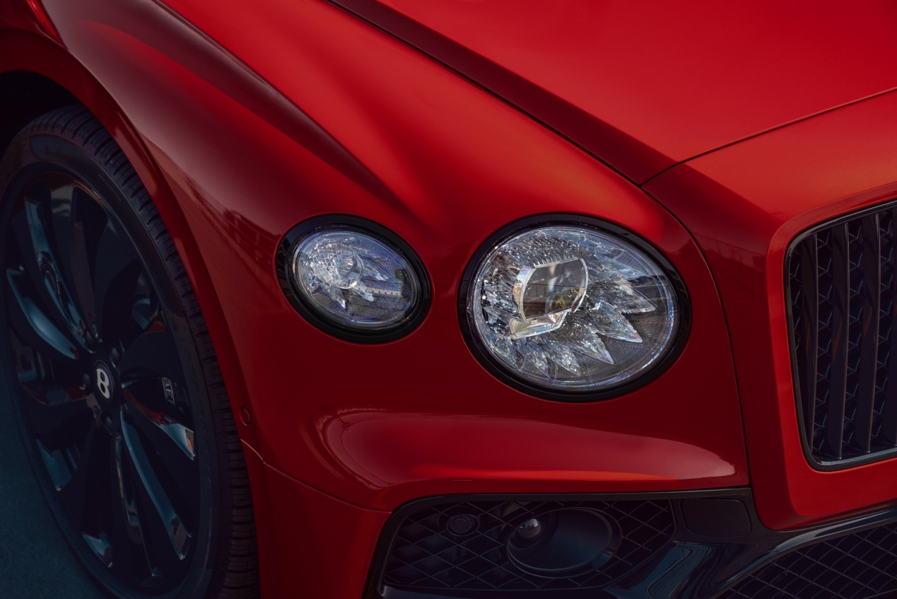 宾利飞驰V8下线 支持闭缸技术/百公里加速4.1秒